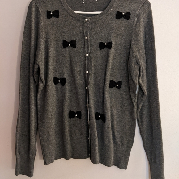 𝅺BOWS and Pearls Cardigan Gray Medium - Picture 1 of 4